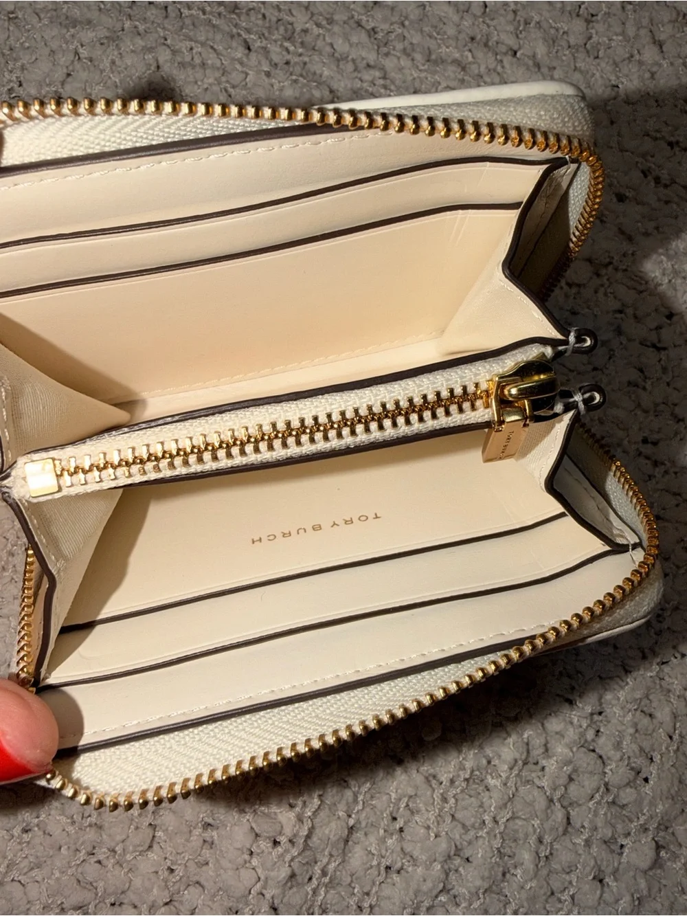 Tory Burch White Quilted Zip Wallet with Gold Logo